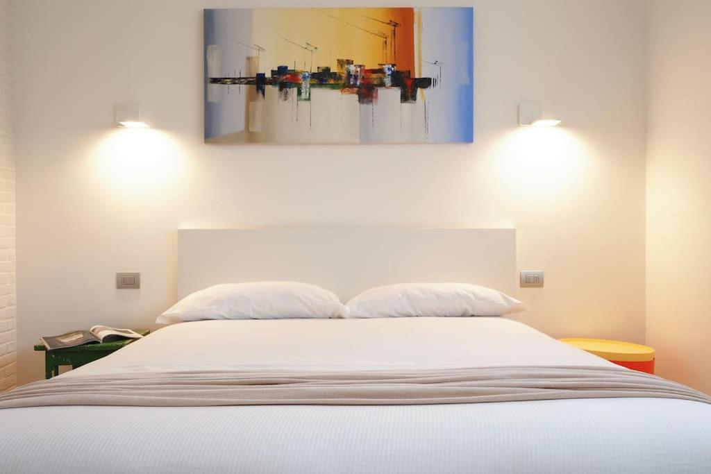 Contempora - Trilocale C. Di Rienzo 37 * Milan