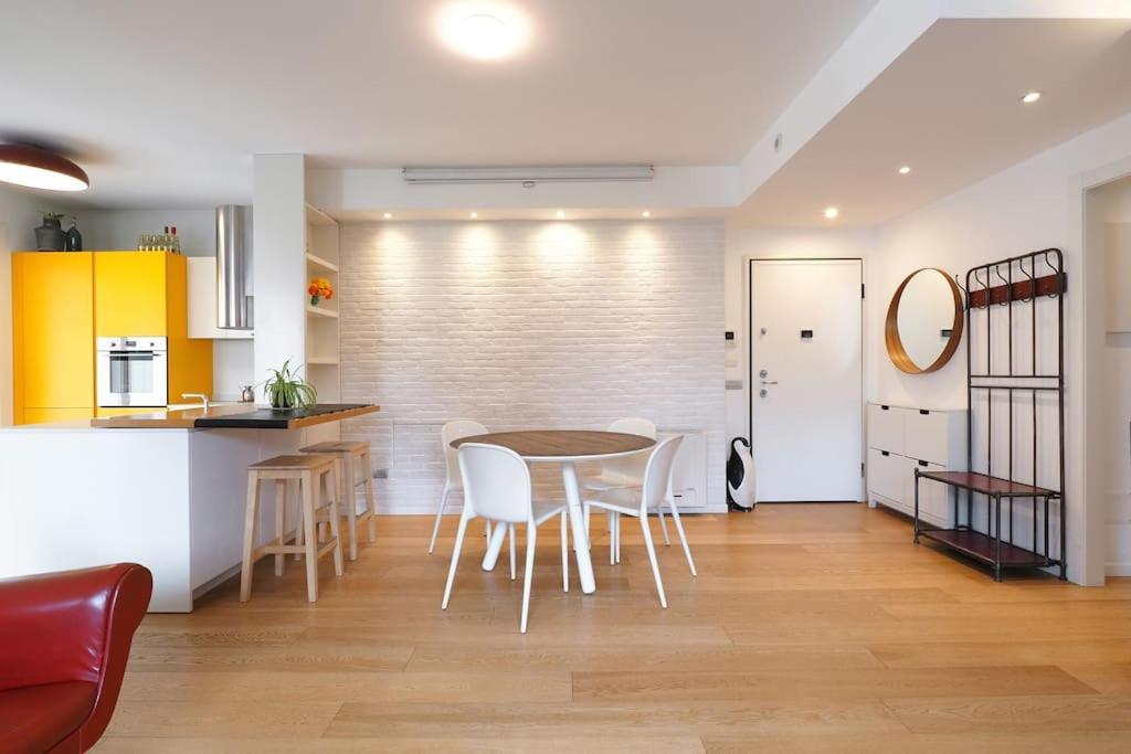 Apartment Contempora - Trilocale C. Di Rienzo 37 Milan