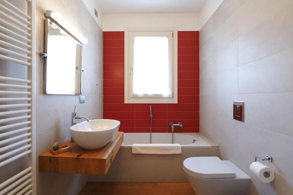 Contempora - Trilocale C. Di Rienzo 37 * Milan