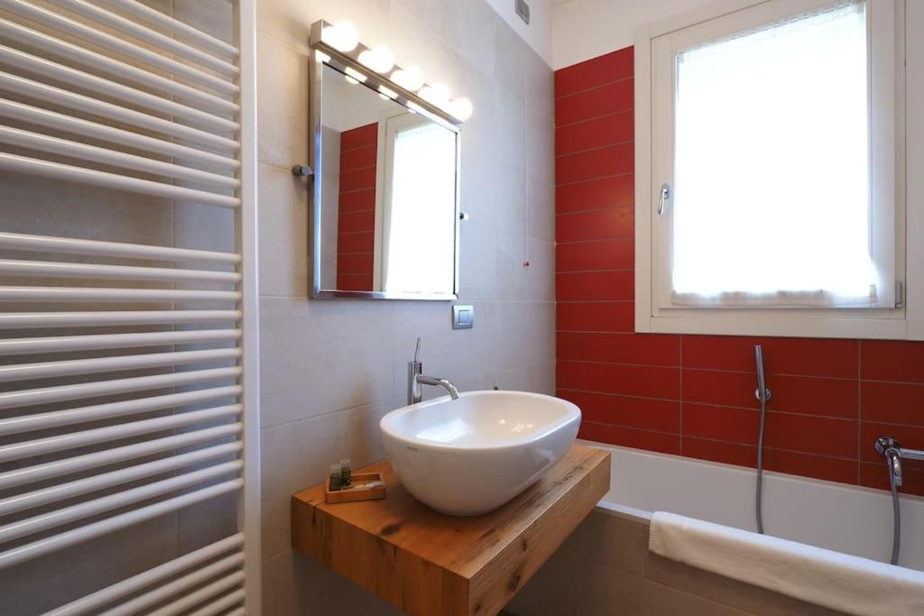 Contempora - Trilocale C. Di Rienzo 37 * Milan