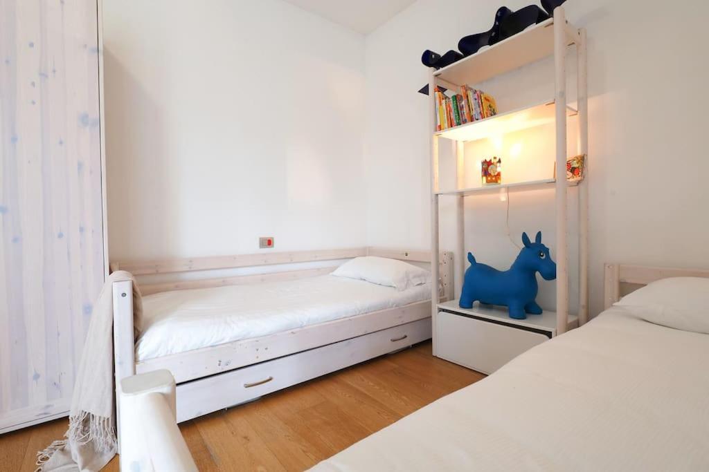 Contempora - Trilocale C. Di Rienzo 37 * Milan