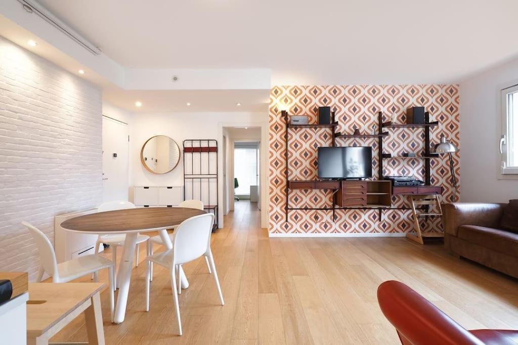 Contempora - Trilocale C. Di Rienzo 37 * Milan